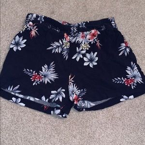 Floral royal blue flowey shorts | Tilly’s